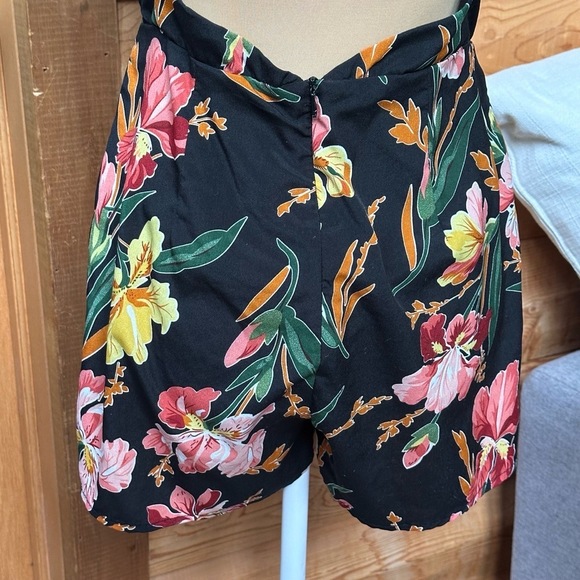 HAYDEN LA Black Floral Print Keyhole Halter Neck Shorts Romper Womens size Small - Picture 9 of 10